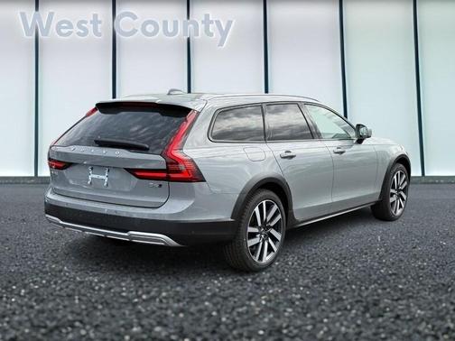 2025 Volvo V90 Cross Country B6 Ultra