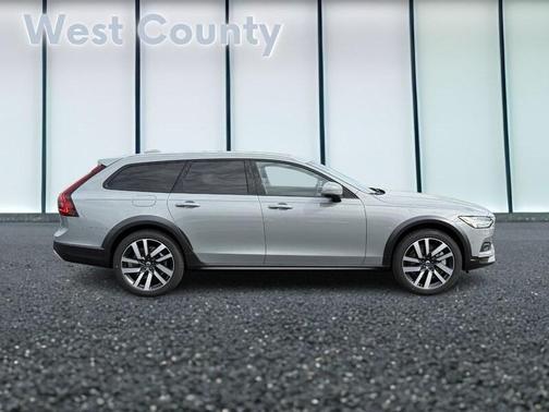 2025 Volvo V90 Cross Country B6 Ultra