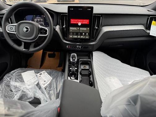 2026 Volvo XC60 B5 Ultra Black Edition