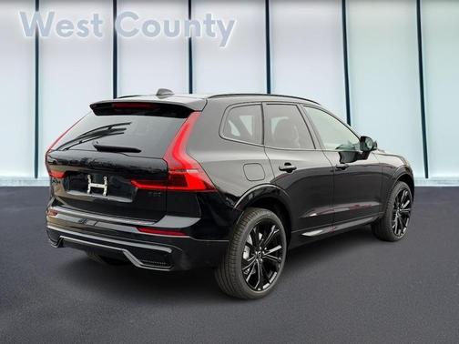 2026 Volvo XC60 B5 Ultra Black Edition