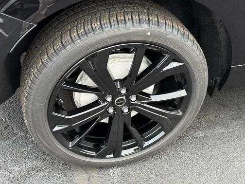 2026 Volvo XC60 B5 Ultra Black Edition