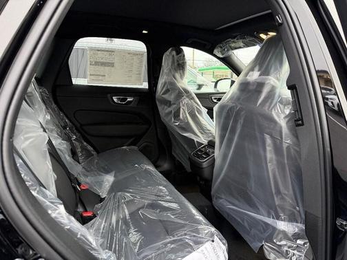 2026 Volvo XC60 B5 Ultra Black Edition