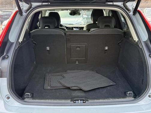 2025 Volvo XC60 B5 Plus