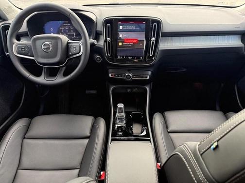 2025 Volvo XC40 B5 Plus Dark Theme