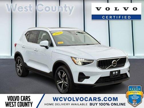 2025 Volvo XC40 B5 Core Bright Theme