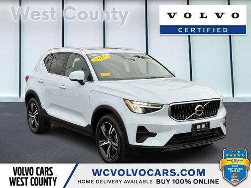 2025 Volvo XC40 B5 Core Bright Theme