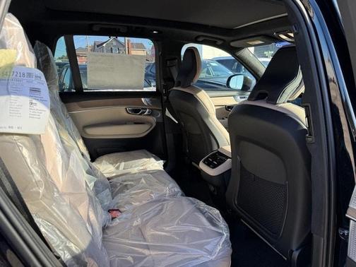 2026 Volvo XC90 B6 AWD Ultra Dark Theme 7-Seater