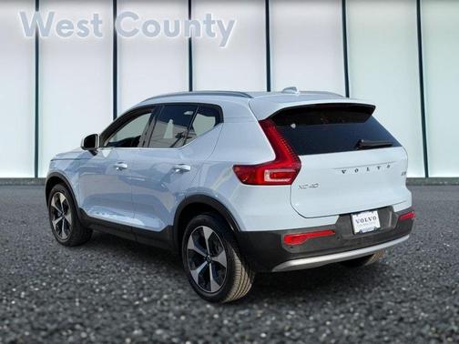 2025 Volvo XC40 B5 Plus Bright Theme