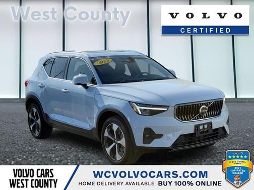 2025 Volvo XC40 B5 Plus Bright Theme