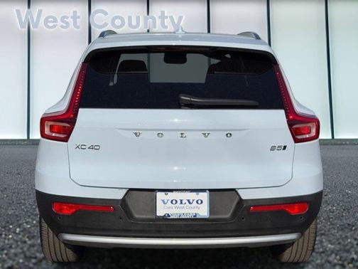 2025 Volvo XC40 B5 Plus Bright Theme
