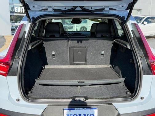 2025 Volvo XC40 B5 Plus Bright Theme