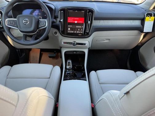 2026 Volvo XC40 B5 Ultra