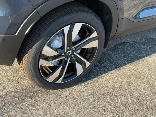 2026 Volvo XC40 B5 Ultra