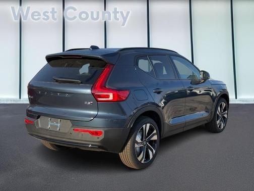 2026 Volvo XC40 B5 Ultra