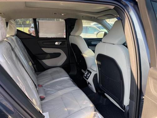 2026 Volvo XC40 B5 Ultra