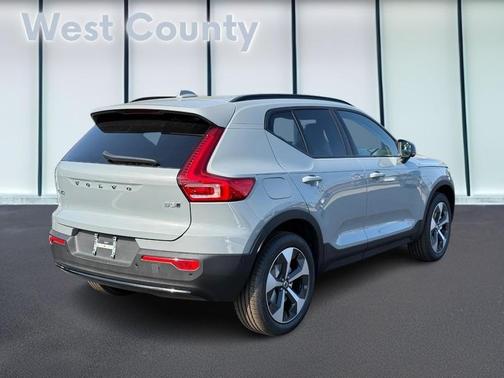2026 Volvo XC40 B5 Plus