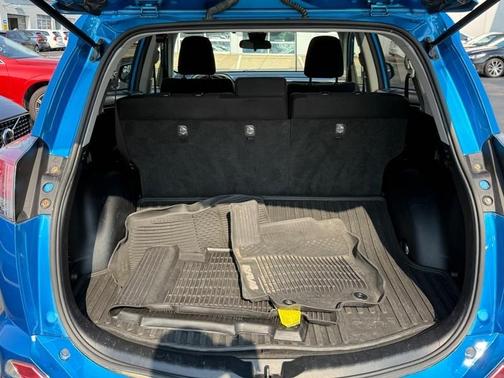 2017 Toyota RAV4 Hybrid XLE