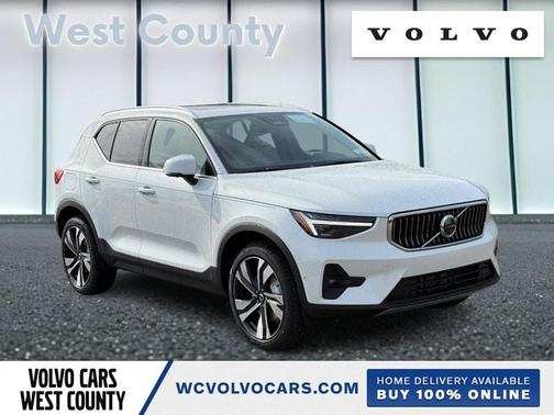 2025 Volvo XC40 B5 Ultra Bright Theme