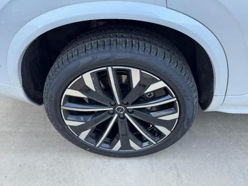 2026 Volvo XC90 Plug-In Hybrid T8 Plus 7-Seater