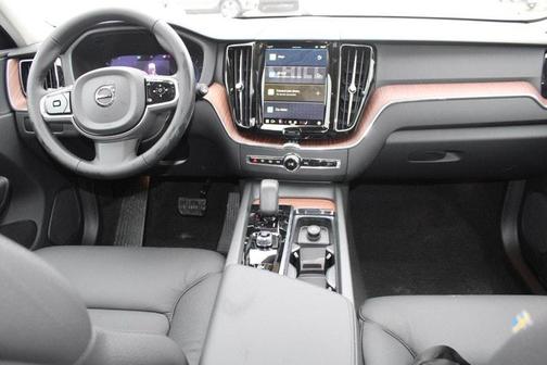 2024 Volvo XC60 B5 Plus Dark Theme
