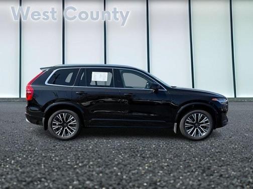2022 Volvo XC90 T6 Momentum 7 Passenger