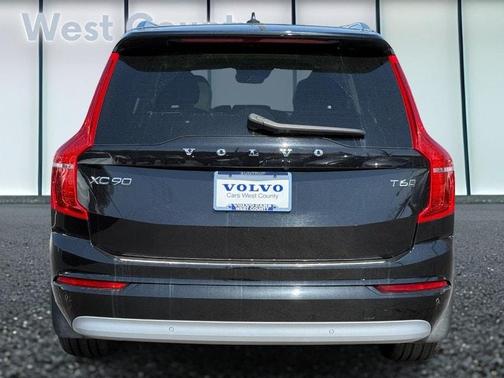 2022 Volvo XC90 T6 Momentum 7 Passenger