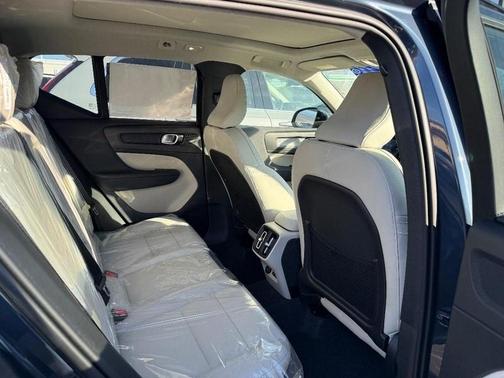 2026 Volvo XC40 B5 Ultra