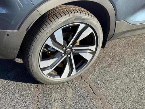 2026 Volvo XC40 B5 Ultra