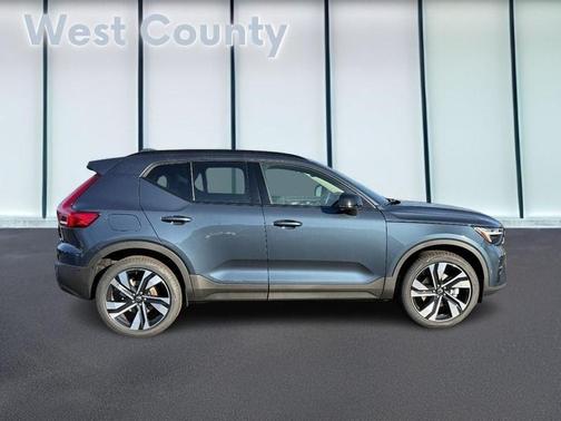 2026 Volvo XC40 B5 Ultra