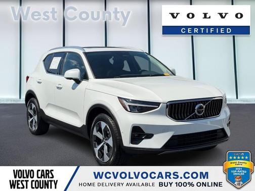 Crystal White Pearl 2025 Volvo XC40 B5 Plus Bright Theme