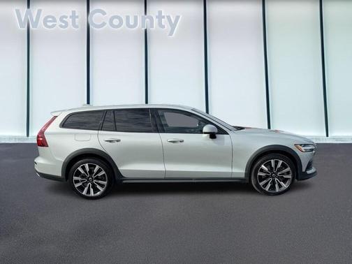 2021 Volvo V60 Cross Country T5