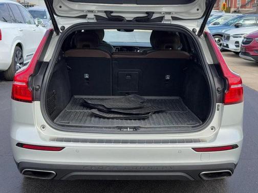 2021 Volvo V60 Cross Country T5