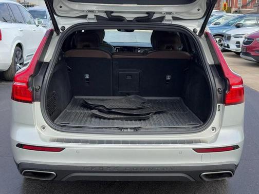 2021 Volvo V60 Cross Country T5