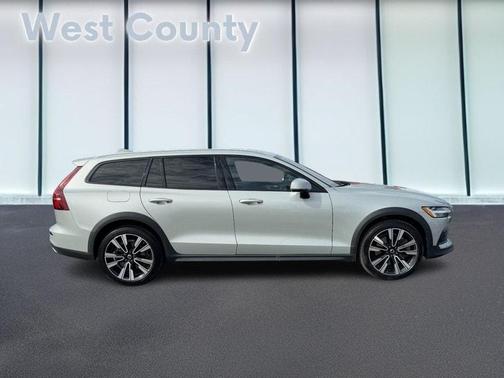2021 Volvo V60 Cross Country T5