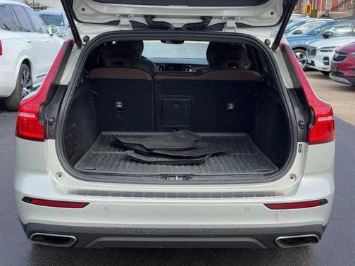 2021 Volvo V60 Cross Country T5