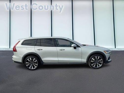 2021 Volvo V60 Cross Country T5
