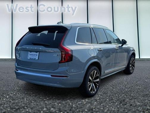 2025 Volvo XC90 B5 Core