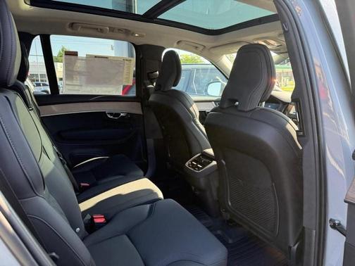 2025 Volvo XC90 B5 Core