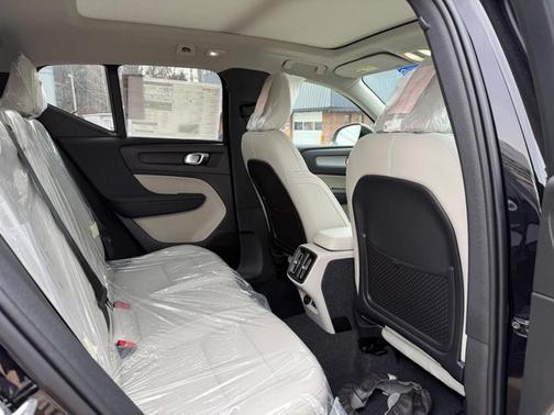 2025 Volvo XC40 B5 Plus Bright Theme