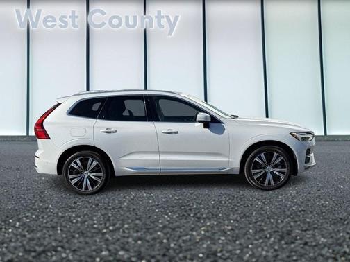 2022 Volvo XC60 B6 Inscription