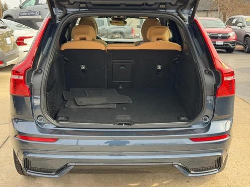 2023 Volvo XC60 B6 Ultimate Dark Theme