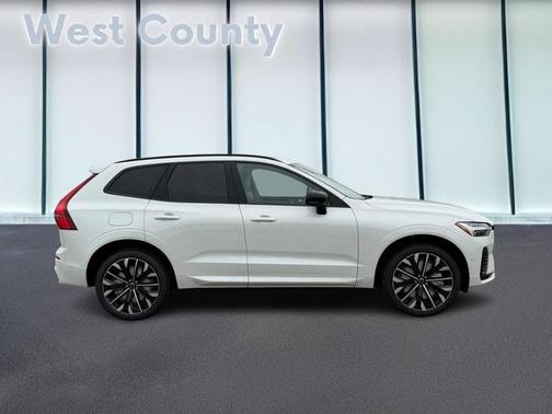 Crystal White 2026 Volvo XC60 Plug-In Hybrid T8 Ultra