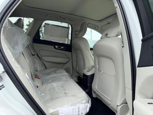 Crystal White 2026 Volvo XC60 Plug-In Hybrid T8 Ultra