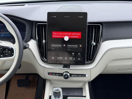 Crystal White 2026 Volvo XC60 Plug-In Hybrid T8 Ultra