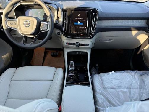 2026 Volvo XC40 B4 FWD Plus