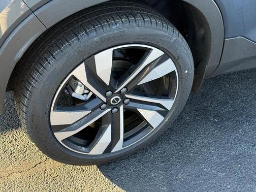 2026 Volvo XC40 B4 FWD Plus