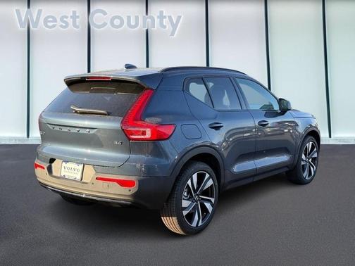 2026 Volvo XC40 B4 FWD Plus
