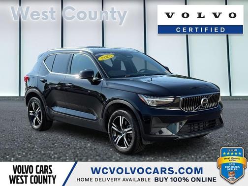 2025 Volvo XC40 B5 Core Bright Theme