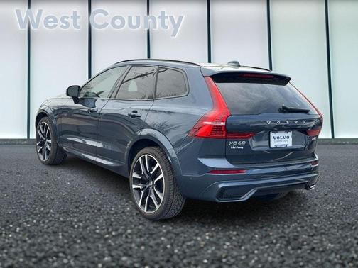 2023 Volvo XC60 B5 Ultimate Dark Theme