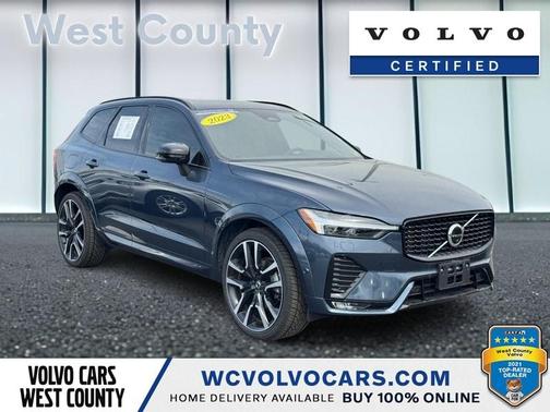 2023 Volvo XC60 B5 Ultimate Dark Theme